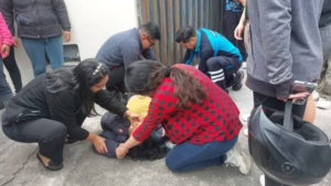 Un grave accidente de tránsito se registró en la intersección de las calles 12 de Octubre y Francia, en Riobamba, el 23 de mayo donde una adolescente resultó herida luego de ser impactada por un vehículo que, tras el choque, se dio a la fuga