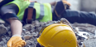 Un accidente laboral ocurrido el 12 de mayo en Guaranda dejó como saldo la muerte de un obrero de 49 años. El hombre cayó desde una considerable altura mientras trabajaba en la construcción de una vivienda ubicada en la intersección de las calles 7 de mayo y Azuay.