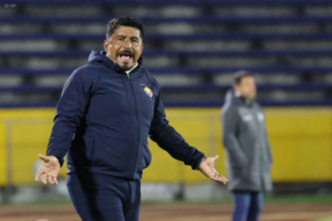 La crisis financiera vuelve a golpear a El Nacional. Cuando el equipo empezaba a mostrar señales de recuperación en lo futbolístico, el panorama institucional se vuelve otra vez oscuro, el plantel profesional del Bi-Tri decidió no entrenar en protesta por los sueldos impagos, una situación que arrastra desde hace meses y que amenaza con desbordarse.
