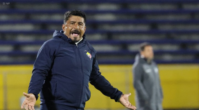 La crisis financiera vuelve a golpear a El Nacional. Cuando el equipo empezaba a mostrar señales de recuperación en lo futbolístico, el panorama institucional se vuelve otra vez oscuro, el plantel profesional del Bi-Tri decidió no entrenar en protesta por los sueldos impagos, una situación que arrastra desde hace meses y que amenaza con desbordarse.