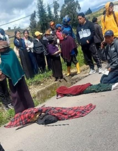 La tarde del 1 de mayo se tiñó de tragedia en el cantón Colta, cuando dos adolescentes fueron arrollados por una camioneta doble cabina que se desplazaba a gran velocidad por la carretera Panamericana E35.