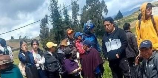 La tarde del 1 de mayo se tiñó de tragedia en el cantón Colta, cuando dos adolescentes fueron arrollados por una camioneta doble cabina que se desplazaba a gran velocidad por la carretera Panamericana E35.