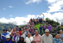 Un total de 80 adultos mayores, beneficiarios del proyecto “Envejeciendo Juntos” que impulsa el Ministerio de Inclusión Económica y Social (MIES), vivieron una experiencia inolvidable durante una salida recreativa al Complejo Turístico El Laberinto del Dragón, ubicado en el cantón Baños de Agua Santa, provincia de Tungurahua.