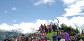 Un total de 80 adultos mayores, beneficiarios del proyecto “Envejeciendo Juntos” que impulsa el Ministerio de Inclusión Económica y Social (MIES), vivieron una experiencia inolvidable durante una salida recreativa al Complejo Turístico El Laberinto del Dragón, ubicado en el cantón Baños de Agua Santa, provincia de Tungurahua.