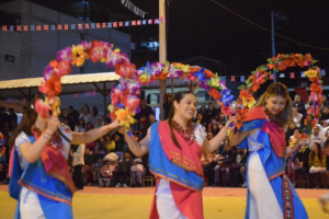 La noche del 22 de mayo, la Unidad Educativa María Auxiliadora - Fe y Alegría se convirtió en el epicentro de una emotiva celebración que combinó cultura, fe y alegría en una velada dedicada a su patrona, la Virgen María Auxiliadora.