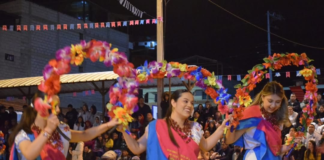 La noche del 22 de mayo, la Unidad Educativa María Auxiliadora - Fe y Alegría se convirtió en el epicentro de una emotiva celebración que combinó cultura, fe y alegría en una velada dedicada a su patrona, la Virgen María Auxiliadora.