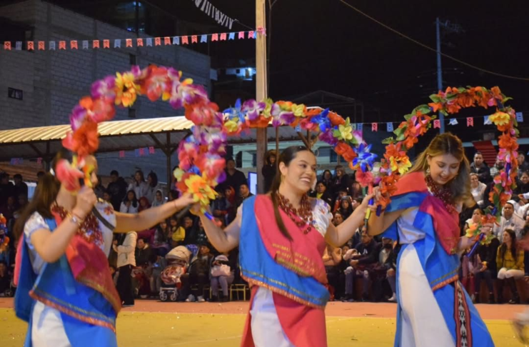 La noche del 22 de mayo, la Unidad Educativa María Auxiliadora - Fe y Alegría se convirtió en el epicentro de una emotiva celebración que combinó cultura, fe y alegría en una velada dedicada a su patrona, la Virgen María Auxiliadora.
