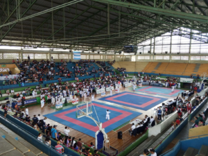 Un grupo de jóvenes deportistas del cantón Guano ya se encuentra en la provincia de Manabí para participar en el Primer Campeonato Nacional Juvenil de Karate Do, que se desarrolla del 2 al 4 de mayo y reúne a los mejores talentos del país en esta disciplina.