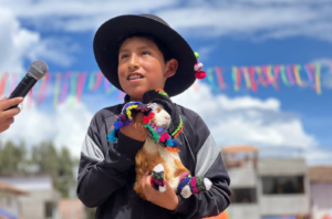 La parroquia Izamba, en el cantón Ambato, se prepara para celebrar con alegría y creatividad sus 165 años de parroquialización. Como parte del programa festivo, este viernes 30 de mayo de 2025, se llevará a cabo una jornada llena de color y diversión en el parque central, donde se desarrollará una expoferia productiva desde las 09h00 y dos concursos muy particulares: el Dog Fashion y el Cuy Fashion.