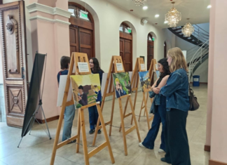 La fascinante vida y obra del célebre naturalista alemán Alexander von Humboldt llega al público de una manera original y cautivadora a través de la exposición de cómics "Un viaje que cambió el mundo", instalada en el hall del emblemático Teatro León.
