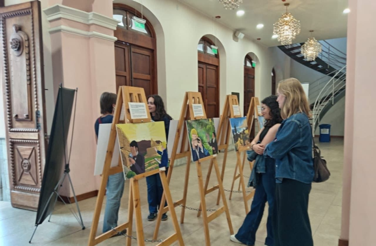 La fascinante vida y obra del célebre naturalista alemán Alexander von Humboldt llega al público de una manera original y cautivadora a través de la exposición de cómics "Un viaje que cambió el mundo", instalada en el hall del emblemático Teatro León.
