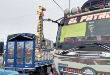 La mañana de este lunes 19 de mayo de 2025, decenas de camiones bloquearon la vía Panamericana, también conocida como E35, Troncal de la Sierra, en la provincia de Carchi, para solicitar a las autoridades mayor seguridad en las carreteras, que han vuelto a estar bajo control de la Policía en varios tramos.