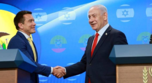 El primer ministro israelí, Benjamín Netanyahu, se reunió este lunes 5 de mayo en Jerusalén con el presidente Daniel Noboa, al que felicitó por su reciente victoria electoral, subrayando la "gran amistad" que une a sus dos países, que espera fortalecer "aún más" gracias a las decisiones adoptadas durante su encuentro de hoy.