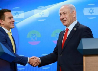 El primer ministro israelí, Benjamín Netanyahu, se reunió este lunes 5 de mayo en Jerusalén con el presidente Daniel Noboa, al que felicitó por su reciente victoria electoral, subrayando la "gran amistad" que une a sus dos países, que espera fortalecer "aún más" gracias a las decisiones adoptadas durante su encuentro de hoy.