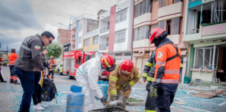La mañana del domingo se registró un evento adverso en un sector residencial de Riobamba, luego de la deflagración de un cilindro de Gas Licuado de Petróleo (GLP) que provocó daños estructurales en varios inmuebles y generó una situación de emergencia para las familias afectadas.