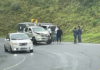 Un grave accidente de tránsito ocurrido el 12 de mayo en la peligrosa curva de Aypud, en la carretera Panamericana Sur E35, dejó varios heridos. El siniestro, que involucró una camioneta doble cabina y una buseta, ocurrió en uno de los tramos más críticos de la ruta, conocido por su alta peligrosidad, cerca del cantón Alausí, en la provincia de Chimborazo.