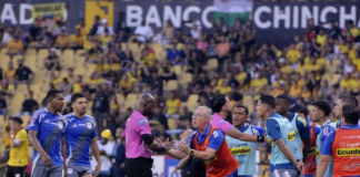 Célico no tuvo reparos en señalar que las decisiones arbitrales, favorecieron notoriamente a Barcelona SC, en el Clásico del Astillero donde el canario ganó 2-0 a Emelec. La frase que soltó al abandonar el Monumental reaviva el debate sobre la actuación de los jueces en los partidos del fútbol ecuatoriano.
