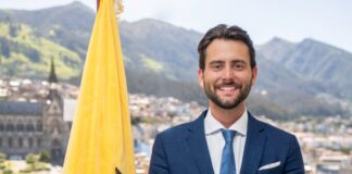 Desde este 1 de junio, los asambleístas que no asistan o lleguen tarde a las sesiones del pleno enfrentarán sanciones económicas, según una nueva disposición emitida por el presidente de la Asamblea Nacional, Niels Olsen. De acuerdo con la normativa interna, los legisladores que no registren su asistencia a tiempo serán catalogados como atrasados y recibirán una multa de $55,52 que será descontada de su remuneración mensual.