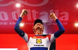 Daan Hoole luego de realizar una contrarreloj impecable se pudo adjudicar la etapa 10 con un tiempo de 32min30s en recorrido de 28.6 km y una velocidad crucero de 52.96 km/h.
