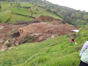 A las 12:20 de este miércoles, el Servicio Integrado de Seguridad ECU 911 recibió una alerta ciudadana que reportaba el desbordamiento de un río en el sector de Puculpala, en el cantón Riobamba.