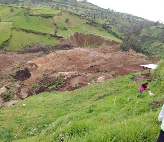 A las 12:20 de este miércoles, el Servicio Integrado de Seguridad ECU 911 recibió una alerta ciudadana que reportaba el desbordamiento de un río en el sector de Puculpala, en el cantón Riobamba.