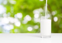 En una época en la que la alimentación se ha vuelto más consciente, informada y selectiva, muchas personas buscan opciones naturales, completas y que aporten beneficios reales a su bienestar. En este contexto, la leche, un alimento presente en la mesa de millones de ecuatorianos, se mantiene como una de las aliadas nutricionales más valiosas para el ser humano.
