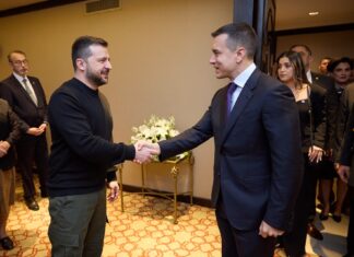 El presidente de Ucrania, Volodímir Zelenski, sostuvo una conversación con su homólogo ecuatoriano, Daniel Noboa, en la que lo felicitó por su reciente reelección y expresó su interés en fortalecer las relaciones bilaterales entre ambos países, incluyendo la posibilidad de avanzar hacia un acuerdo de libre comercio.