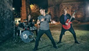  La banda de heavy metal “Corvus” anunció el estreno oficial de su nuevo videoclip "Dolor Perpetuo", una obra intensa que explora el lado más visceral del amor y la pérdida.