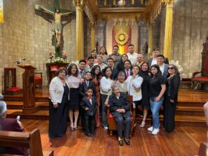 En la ciudad de Riobamba este 10 de mayo de 2025, con un profundo sentimiento de gratitud y alegría, la familia Aldaz Flores celebró el centenario de vida de María Celina Flores Arrieta.