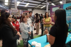 Con el firme compromiso de fortalecer el ecosistema productivo de la provincia, la Viceprefectura de Tungurahua, en alianza con la Cooperativa Visandes, desarrolló el foro “Conexión Emprendedora: Historias, Desafíos y Oportunidades del Territorio”, un encuentro para vincular a emprendedores experimentados y nuevos.