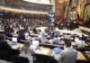 En una sesión plenaria llevada a cabo este viernes, la Asamblea Nacional tramitó en primer debate el proyecto de Ley Orgánica de Solidaridad Nacional, remitido con carácter económico urgente por el presidente de la República, Daniel Noboa Azín. La normativa busca frenar el avance de las economías criminales en el país y fortalecer la capacidad operativa del Estado frente al conflicto armado interno.