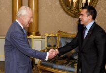 El presidente de Ecuador, Daniel Noboa, y la primera dama, Lavinia Valbonesi, fueron recibidos este martes por el rey Carlos III en el Palacio de Buckingham, como parte de la agenda oficial de la gira internacional del mandatario ecuatoriano.