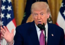 El presidente de Estados Unidos, Donald Trump, advirtió este viernes a Irán que podría enfrentar ataques "aún más brutales" por parte de Israel si no accede a firmar un nuevo acuerdo que limite su programa nuclear.