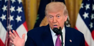 El presidente de Estados Unidos, Donald Trump, advirtió este viernes a Irán que podría enfrentar ataques "aún más brutales" por parte de Israel si no accede a firmar un nuevo acuerdo que limite su programa nuclear.