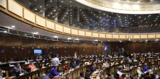 La Asamblea Nacional del Ecuador discutió este martes la propuesta de reforma al Código de la Democracia, que busca modificar el sistema de adjudicación de escaños, entre otras disposiciones clave orientadas a fortalecer la representación política y la transparencia electoral.