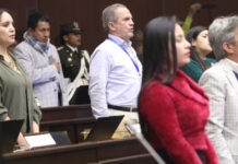 La primera gran votación legislativa del nuevo período en la Asamblea Nacional dejó al descubierto tensiones internas y falta de cohesión en la bancada de Revolución Ciudadana (RC), que no logró bloquear la aprobación de la Ley de Solidaridad Nacional, propuesta por el oficialismo y apoyada por la mayoría parlamentaria.