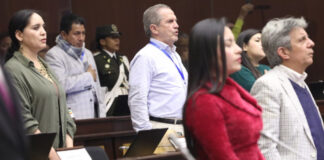 La primera gran votación legislativa del nuevo período en la Asamblea Nacional dejó al descubierto tensiones internas y falta de cohesión en la bancada de Revolución Ciudadana (RC), que no logró bloquear la aprobación de la Ley de Solidaridad Nacional, propuesta por el oficialismo y apoyada por la mayoría parlamentaria.