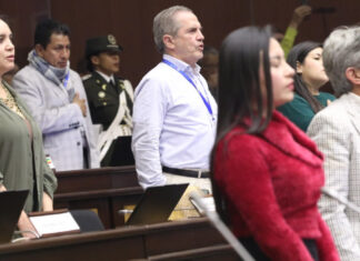 La primera gran votación legislativa del nuevo período en la Asamblea Nacional dejó al descubierto tensiones internas y falta de cohesión en la bancada de Revolución Ciudadana (RC), que no logró bloquear la aprobación de la Ley de Solidaridad Nacional, propuesta por el oficialismo y apoyada por la mayoría parlamentaria.