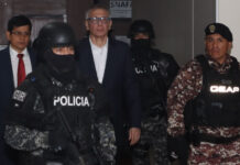 Un informe pericial de 48 páginas elaborado por la psiquiatra forense Ángela Salazar concluye que Jorge Glas, exvicepresidente de la República, padece un cuadro de depresión severa con alto riesgo suicida. Sin embargo, el diagnóstico descarta que su estado mental afecte su conciencia o inteligencia, por lo que no se recomienda su traslado a un hospital psiquiátrico.