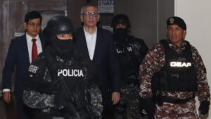 Un informe pericial de 48 páginas elaborado por la psiquiatra forense Ángela Salazar concluye que Jorge Glas, exvicepresidente de la República, padece un cuadro de depresión severa con alto riesgo suicida. Sin embargo, el diagnóstico descarta que su estado mental afecte su conciencia o inteligencia, por lo que no se recomienda su traslado a un hospital psiquiátrico.