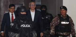 Un informe pericial de 48 páginas elaborado por la psiquiatra forense Ángela Salazar concluye que Jorge Glas, exvicepresidente de la República, padece un cuadro de depresión severa con alto riesgo suicida. Sin embargo, el diagnóstico descarta que su estado mental afecte su conciencia o inteligencia, por lo que no se recomienda su traslado a un hospital psiquiátrico.