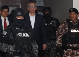 Un informe pericial de 48 páginas elaborado por la psiquiatra forense Ángela Salazar concluye que Jorge Glas, exvicepresidente de la República, padece un cuadro de depresión severa con alto riesgo suicida. Sin embargo, el diagnóstico descarta que su estado mental afecte su conciencia o inteligencia, por lo que no se recomienda su traslado a un hospital psiquiátrico.