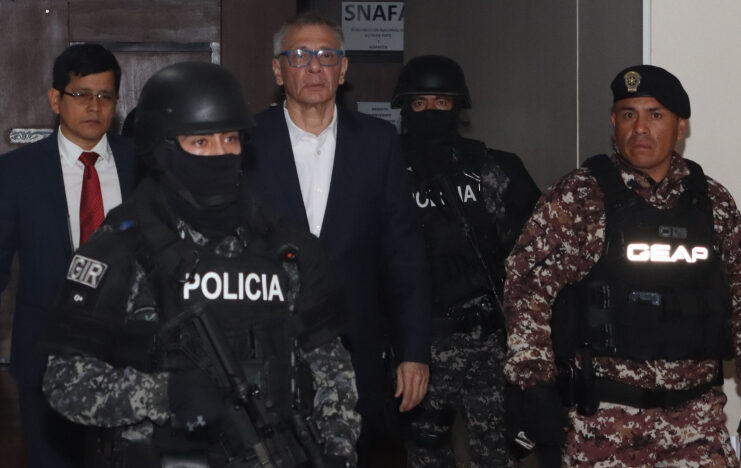 Un informe pericial de 48 páginas elaborado por la psiquiatra forense Ángela Salazar concluye que Jorge Glas, exvicepresidente de la República, padece un cuadro de depresión severa con alto riesgo suicida. Sin embargo, el diagnóstico descarta que su estado mental afecte su conciencia o inteligencia, por lo que no se recomienda su traslado a un hospital psiquiátrico.