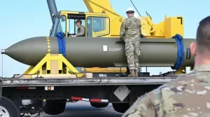 En una operación de alto impacto llevada a cabo la madrugada del domingo, Estados Unidos empleó por primera vez en combate la GBU-57A/B, conocida como la bomba "rompebúnkeres" más potente del mundo, con el objetivo de inutilizar las instalaciones nucleares subterráneas de Irán.