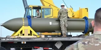 En una operación de alto impacto llevada a cabo la madrugada del domingo, Estados Unidos empleó por primera vez en combate la GBU-57A/B, conocida como la bomba "rompebúnkeres" más potente del mundo, con el objetivo de inutilizar las instalaciones nucleares subterráneas de Irán.