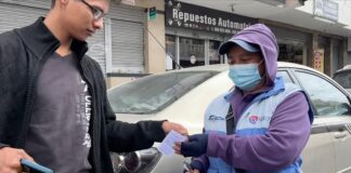 En cumplimiento a las recomendaciones de la Contraloría General del Estado, se ha procedido a la implementación de comisionistas para la venta de tiquetes en la calle Veloz, entre la Av. Miguel Ángel León y la calle Jacinto González, por el Sistema de Estacionamiento Rotativo Ordenado Tarifado (SEROT), según lo estipula las Resoluciones Administrativas 2016-0125-SEC y 2021-016-SEC.