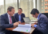 Andrés Arauz, excandidato presidencial y actual secretario del movimiento Revolución Ciudadana, acudió este viernes 13 de junio de 2025 a la Corte Nacional de Justicia en Quito para cumplir con su primera presentación judicial dentro del proceso penal del caso Ligados. La diligencia se concretó pasadas las 10h30 y tomó menos de cinco minutos.