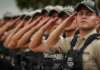 El presidente de la República, Daniel Noboa, dispuso el traslado temporal de la Comandancia General de la Policía Nacional a la ciudad de Guayaquil. La medida fue oficializada mediante el Decreto Ejecutivo No. 28, firmado el 13 de junio, y tiene como objetivo fortalecer la planificación y las operaciones estratégicas desde uno de los principales focos del conflicto interno, según señala el documento.