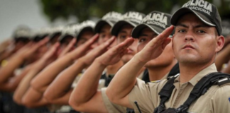 El presidente de la República, Daniel Noboa, dispuso el traslado temporal de la Comandancia General de la Policía Nacional a la ciudad de Guayaquil. La medida fue oficializada mediante el Decreto Ejecutivo No. 28, firmado el 13 de junio, y tiene como objetivo fortalecer la planificación y las operaciones estratégicas desde uno de los principales focos del conflicto interno, según señala el documento.