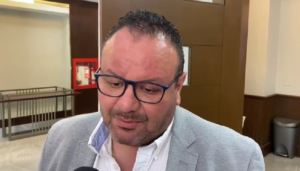 Se aplicó sanciones ejemplares, como la resta de puntos a Deportivo Cuenca por incumplimientos financieros. Sin embargo, tras años de gestión y monitoreo, la realidad dista mucho de ese discurso de control. El fútbol ecuatoriano continúa arrastrando una práctica nociva; los dobles contratos.